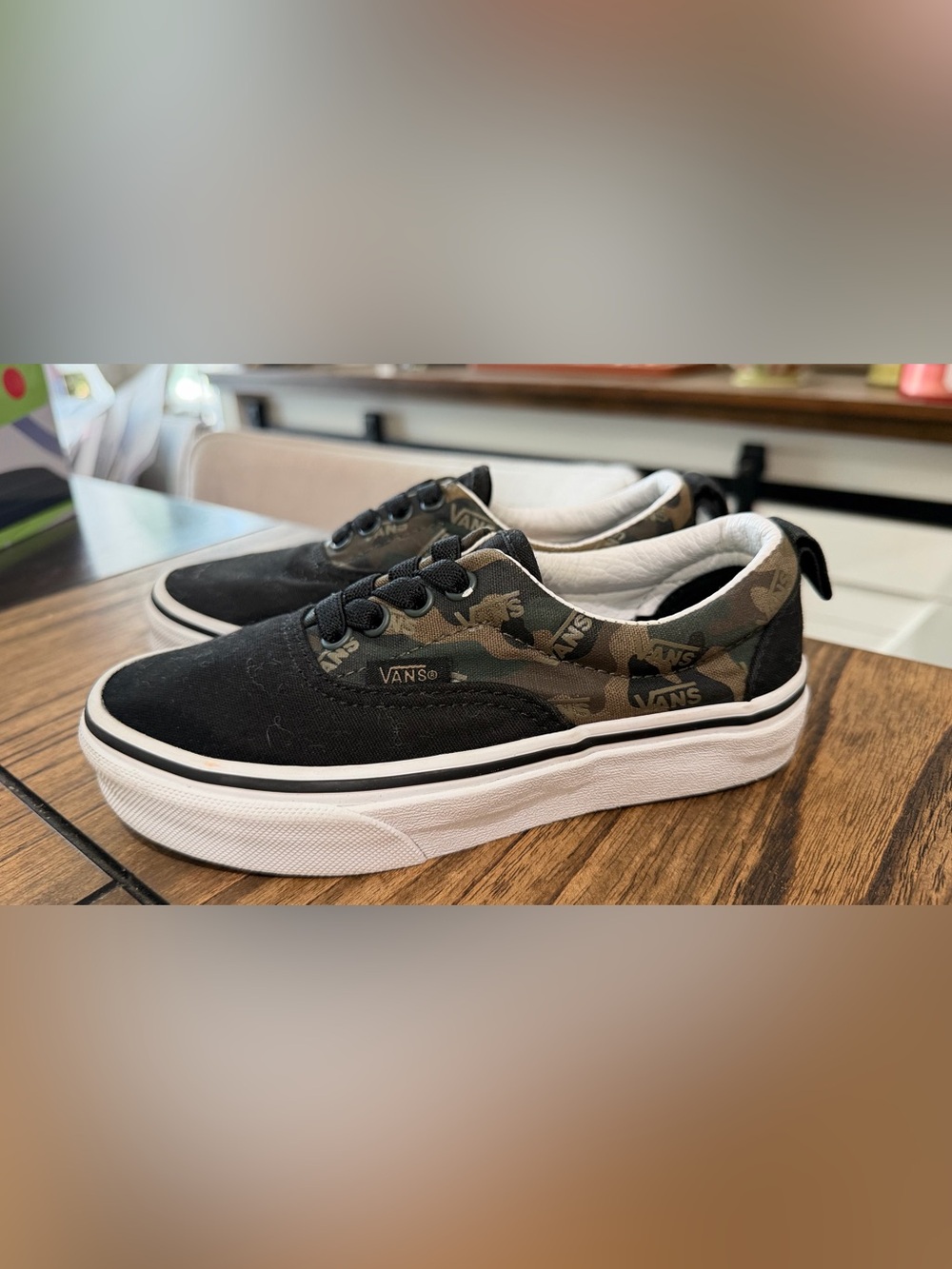 Vans Kids' Black & Camo Low-Top Skate Shoes size 13.5 - Picture 3 of 10